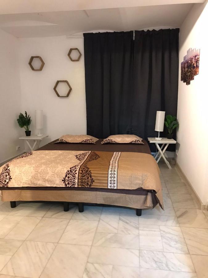 Large Apartment City Centre Bucureşti Ngoại thất bức ảnh