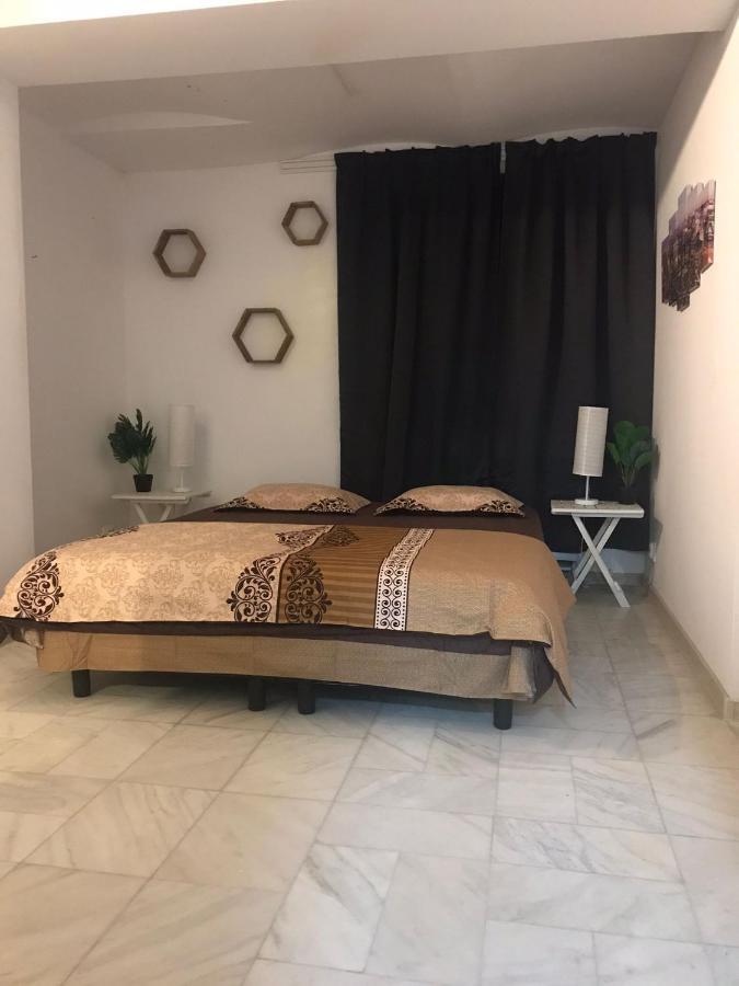 Large Apartment City Centre Bucureşti Ngoại thất bức ảnh